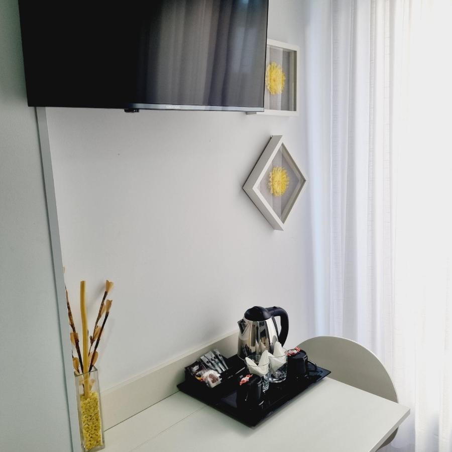 Hostal Lauria Мадрид Екстериор снимка