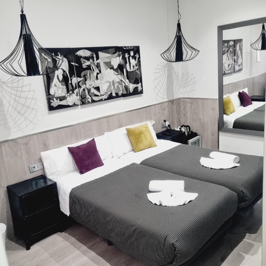 Hostal Lauria Мадрид Екстериор снимка