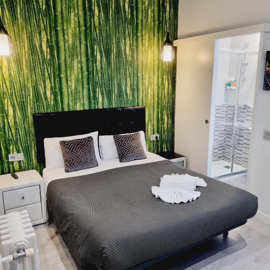 Hostal Lauria Мадрид Екстериор снимка
