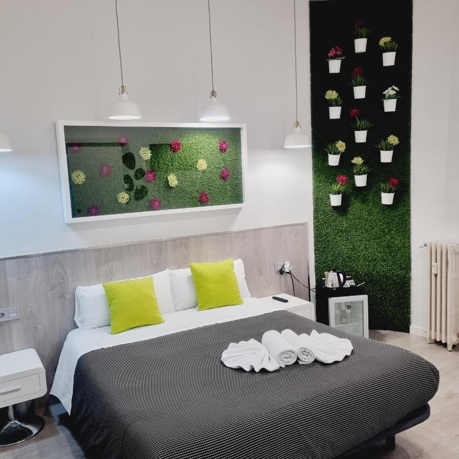 Hostal Lauria Мадрид Екстериор снимка