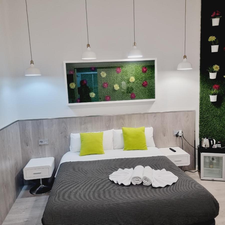 Hostal Lauria Мадрид Екстериор снимка