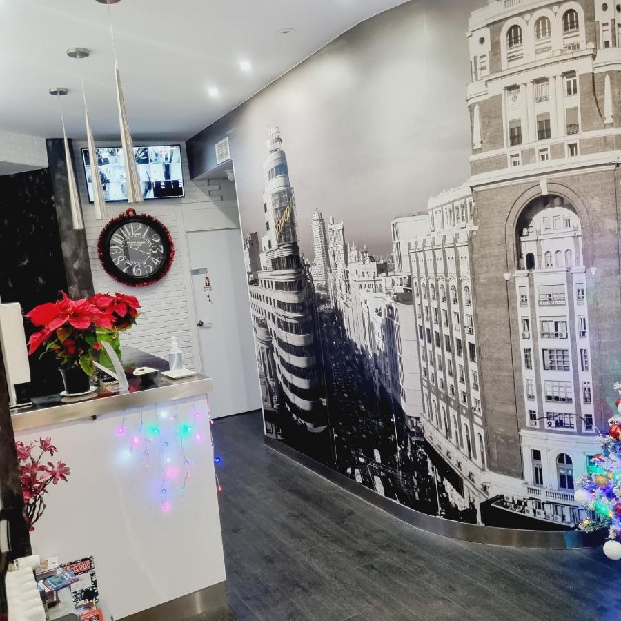 Hostal Lauria Мадрид Екстериор снимка