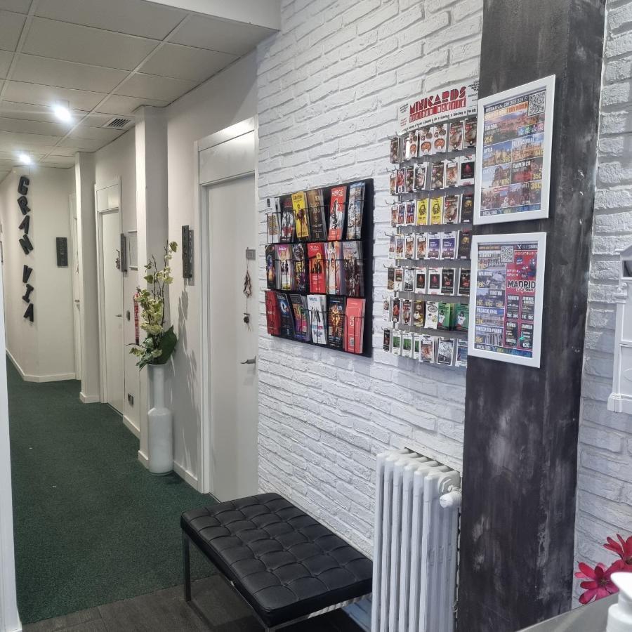 Hostal Lauria Мадрид Екстериор снимка