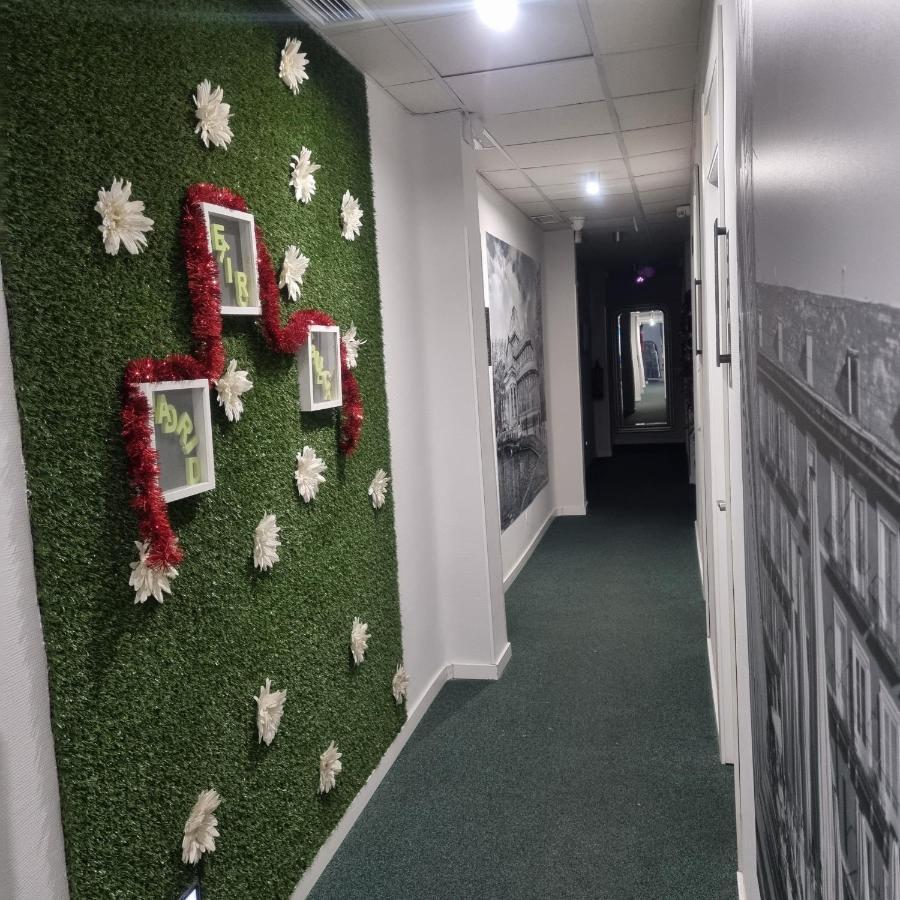 Hostal Lauria Мадрид Екстериор снимка