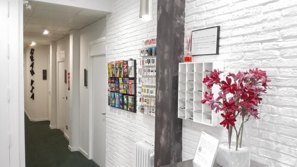 Hostal Lauria Мадрид Екстериор снимка