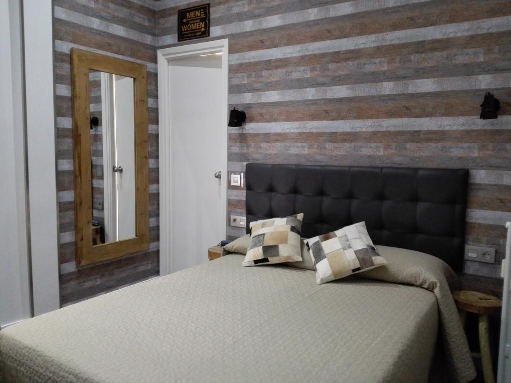 Hostal Lauria Мадрид Екстериор снимка